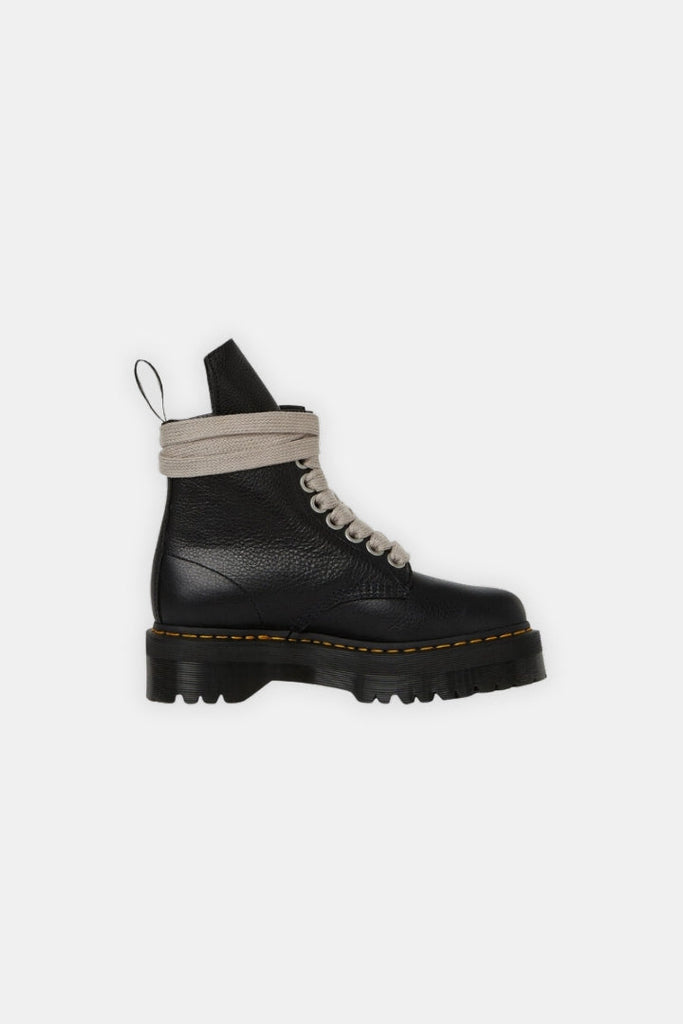 Black leather ankle boot with Military sole
